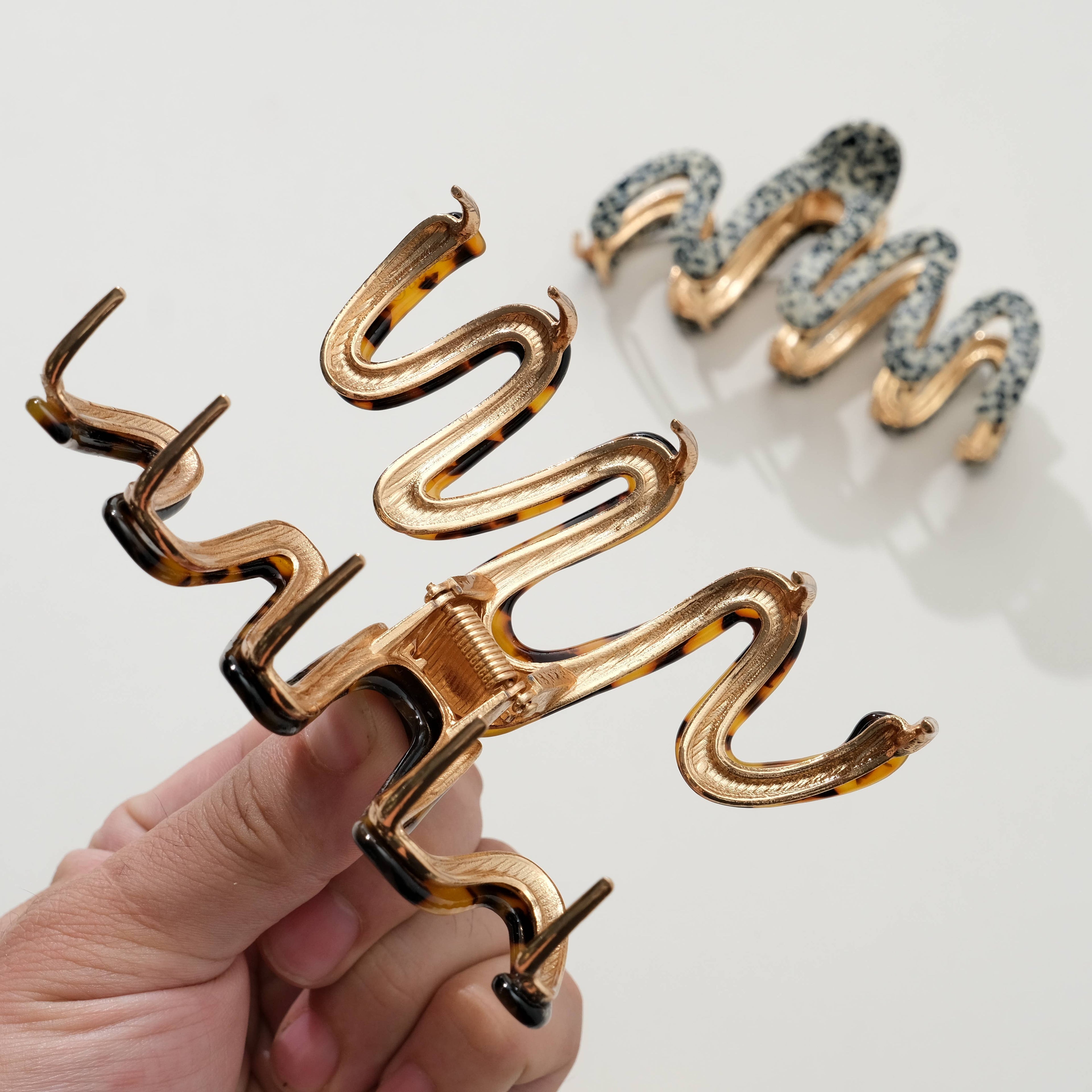 Exhibit 008: Vintage-Inspired Large Claw Clip