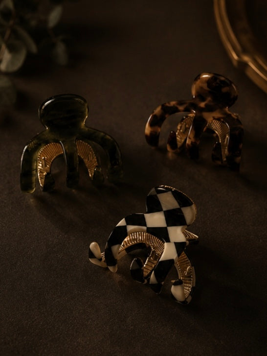 Exhibit 007: Vintage-Inspired Small Claw Clip