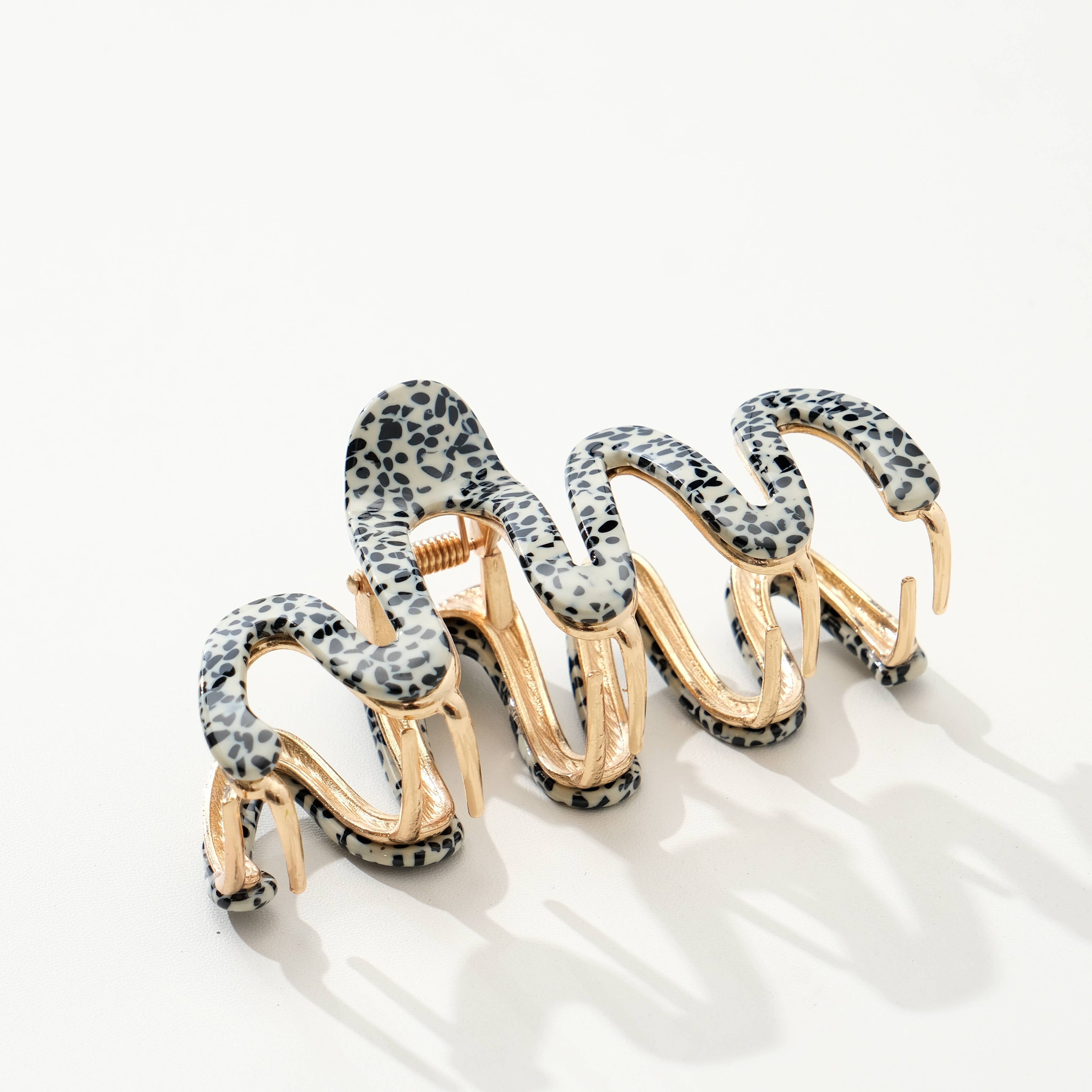 Exhibit 008: Vintage-Inspired Large Claw Clip