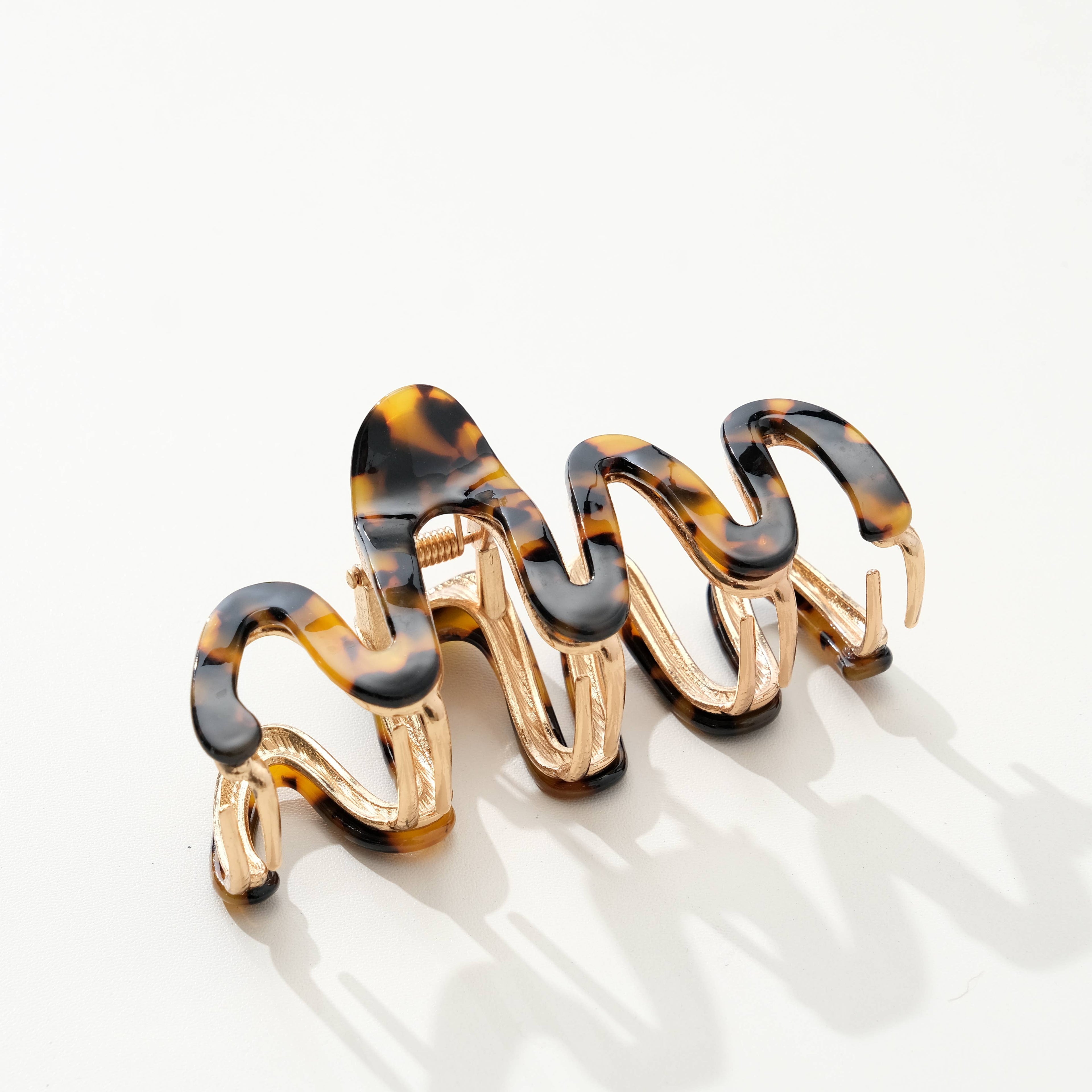 Exhibit 008: Vintage-Inspired Large Claw Clip